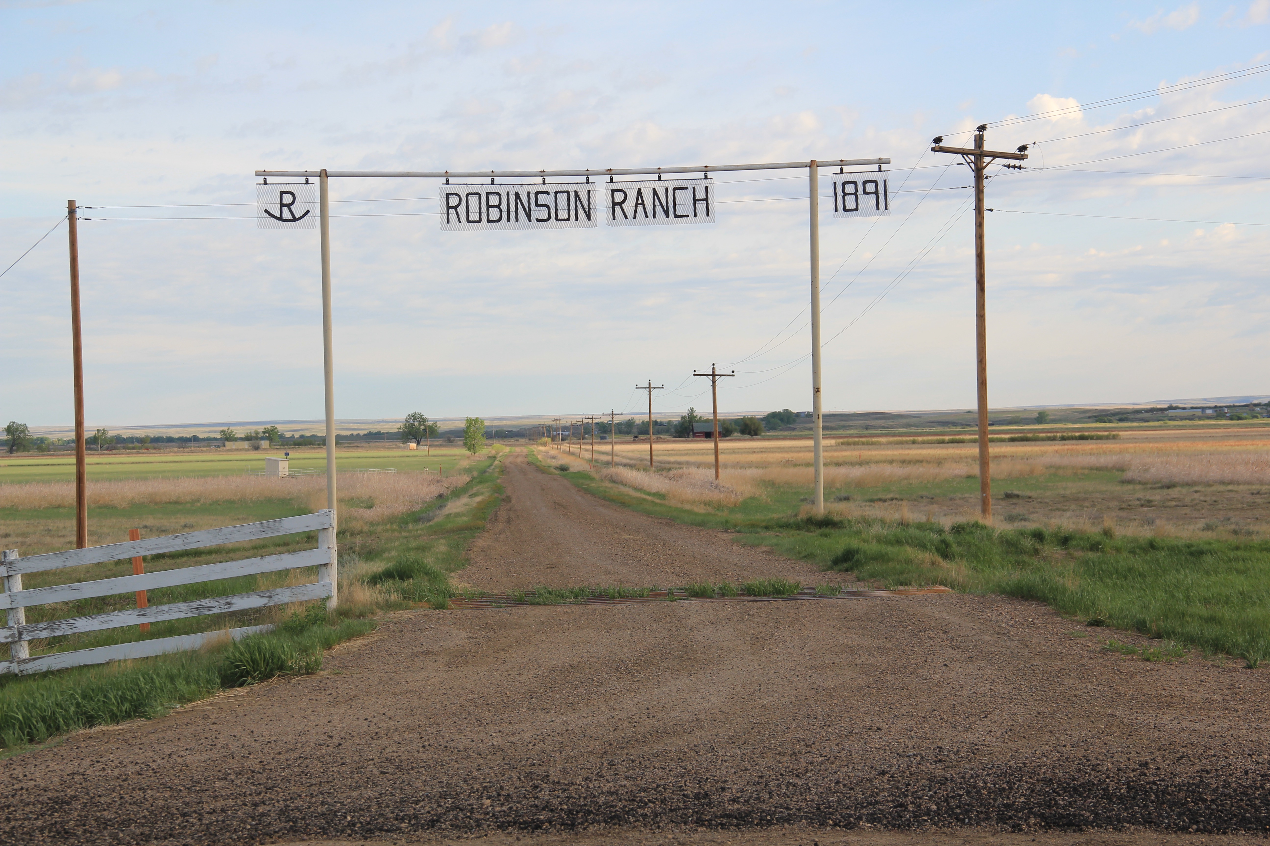 Phillips Co Robinson Ranch w of saco roadside